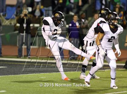 Thumbnail 1 in Topeka @ Derby (KSHSAA 6A 1st Round) photogallery.