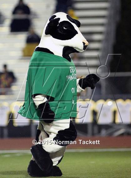 Thumbnail 1 in Topeka @ Derby (KSHSAA 6A 1st Round) photogallery.
