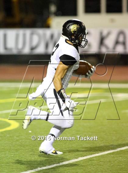 Thumbnail 2 in Topeka @ Derby (KSHSAA 6A 1st Round) photogallery.