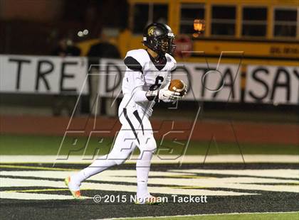 Thumbnail 1 in Topeka @ Derby (KSHSAA 6A 1st Round) photogallery.