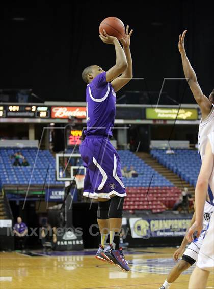 Thumbnail 3 in Sacred Heart Cathedral vs. St. Augustine (CIF State D3 Final) photogallery.