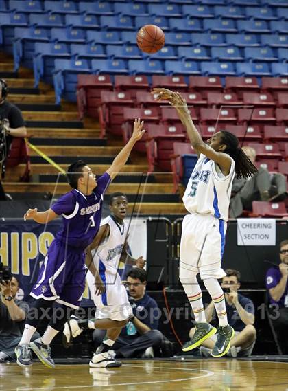 Thumbnail 2 in Sacred Heart Cathedral vs. St. Augustine (CIF State D3 Final) photogallery.