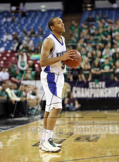Thumbnail 1 in Sacred Heart Cathedral vs. St. Augustine (CIF State D3 Final) photogallery.