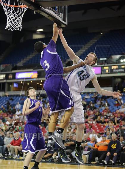 Thumbnail 3 in Sacred Heart Cathedral vs. St. Augustine (CIF State D3 Final) photogallery.