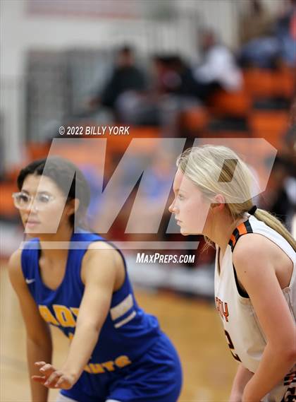 Thumbnail 3 in Grand Saline vs Cumberland Academy photogallery.