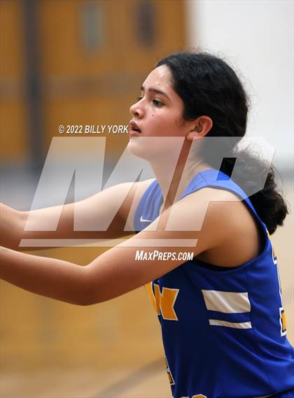 Thumbnail 3 in Grand Saline vs Cumberland Academy photogallery.