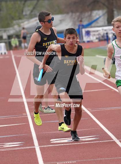 Thumbnail 2 in Mile High League Meet photogallery.