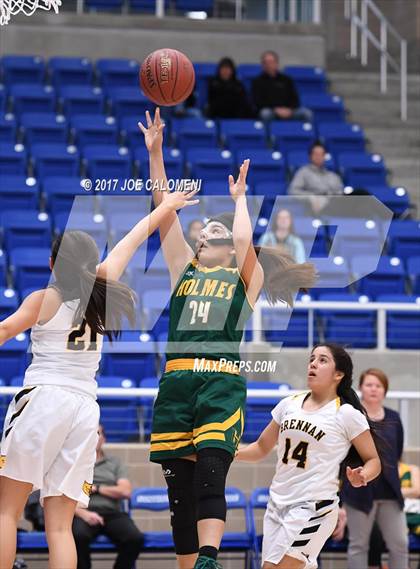 Thumbnail 2 in Brennan vs Holmes photogallery.