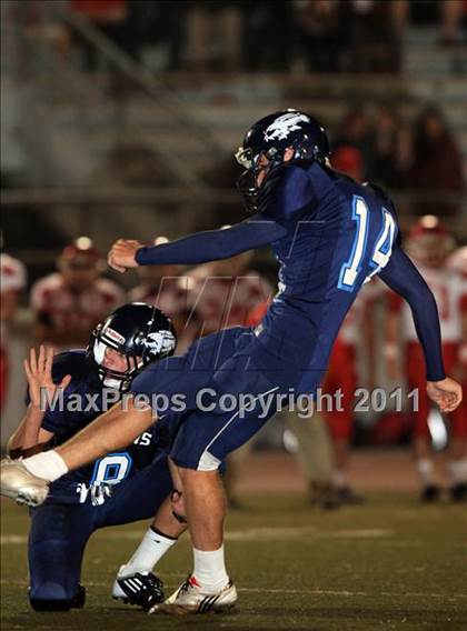 Thumbnail 2 in Crescenta Valley vs. Burroughs photogallery.
