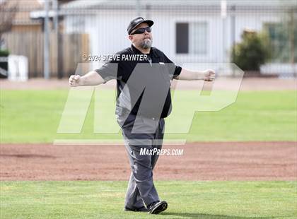 Thumbnail 3 in Bisbee vs. Tonopah Valley photogallery.