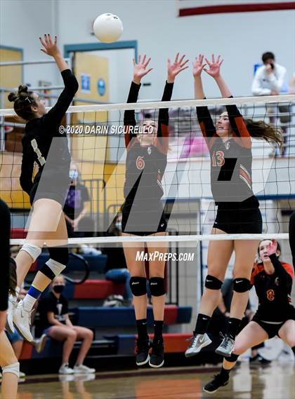 Thumbnail 2 in Chandler Prep vs Trivium Prep (AIA 2A Semifinal) photogallery.