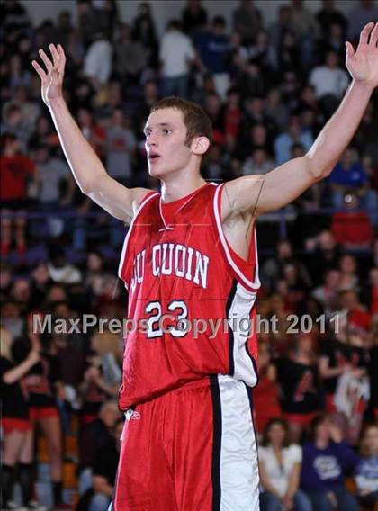 Thumbnail 3 in DuQuoin vs. Harrisburg (IHSA Class 2A Harrisburg Sectional Semifinal) photogallery.