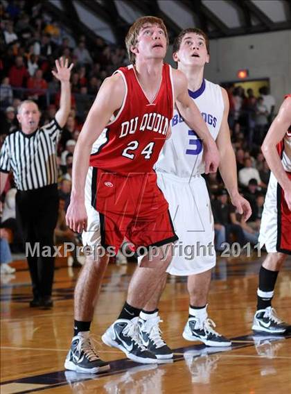 Thumbnail 3 in DuQuoin vs. Harrisburg (IHSA Class 2A Harrisburg Sectional Semifinal) photogallery.