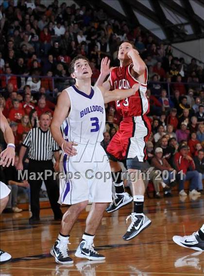 Thumbnail 3 in DuQuoin vs. Harrisburg (IHSA Class 2A Harrisburg Sectional Semifinal) photogallery.