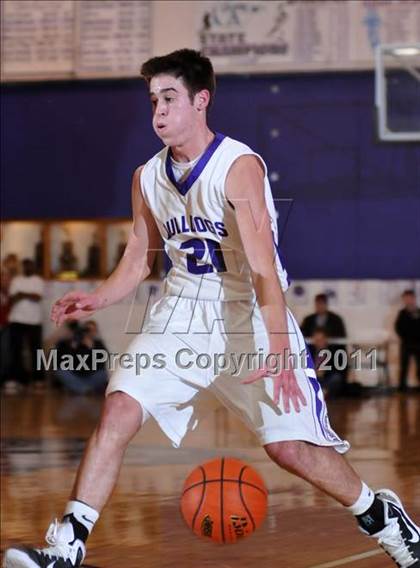 Thumbnail 3 in DuQuoin vs. Harrisburg (IHSA Class 2A Harrisburg Sectional Semifinal) photogallery.