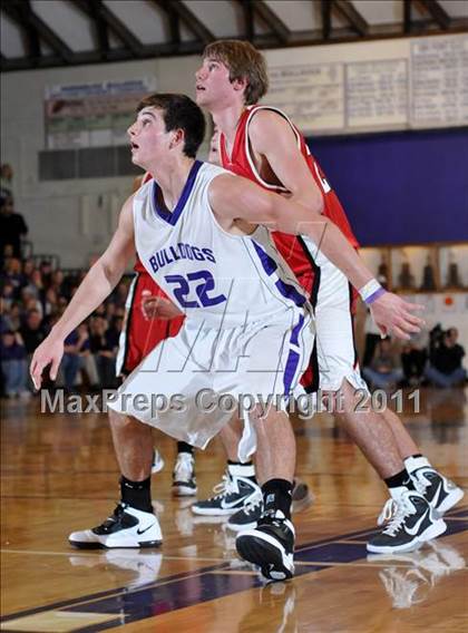 Thumbnail 3 in DuQuoin vs. Harrisburg (IHSA Class 2A Harrisburg Sectional Semifinal) photogallery.