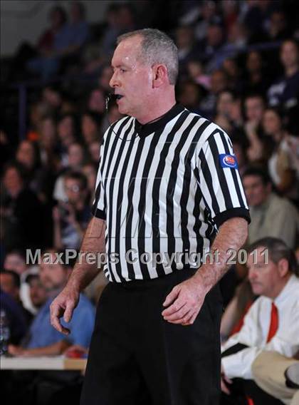 Thumbnail 2 in DuQuoin vs. Harrisburg (IHSA Class 2A Harrisburg Sectional Semifinal) photogallery.
