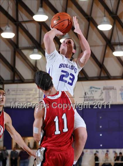 Thumbnail 3 in DuQuoin vs. Harrisburg (IHSA Class 2A Harrisburg Sectional Semifinal) photogallery.