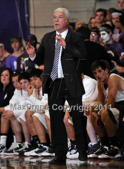 Thumbnail 3 in DuQuoin vs. Harrisburg (IHSA Class 2A Harrisburg Sectional Semifinal) photogallery.