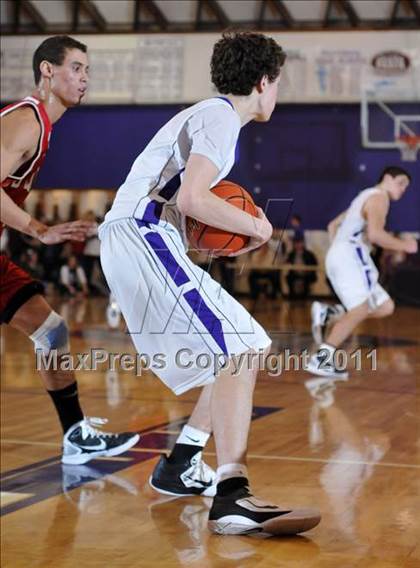 Thumbnail 1 in DuQuoin vs. Harrisburg (IHSA Class 2A Harrisburg Sectional Semifinal) photogallery.