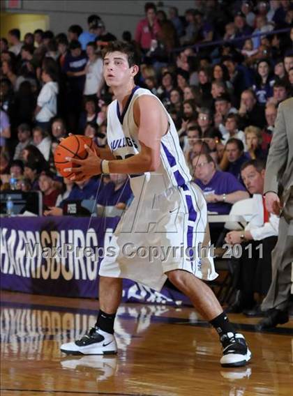 Thumbnail 2 in DuQuoin vs. Harrisburg (IHSA Class 2A Harrisburg Sectional Semifinal) photogallery.