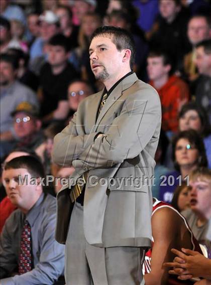 Thumbnail 1 in DuQuoin vs. Harrisburg (IHSA Class 2A Harrisburg Sectional Semifinal) photogallery.