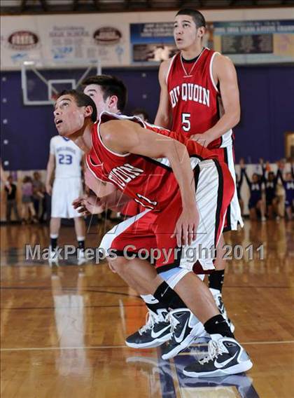 Thumbnail 1 in DuQuoin vs. Harrisburg (IHSA Class 2A Harrisburg Sectional Semifinal) photogallery.