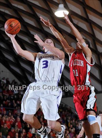 Thumbnail 2 in DuQuoin vs. Harrisburg (IHSA Class 2A Harrisburg Sectional Semifinal) photogallery.