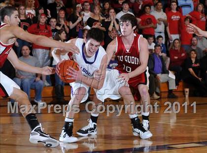 Thumbnail 2 in DuQuoin vs. Harrisburg (IHSA Class 2A Harrisburg Sectional Semifinal) photogallery.
