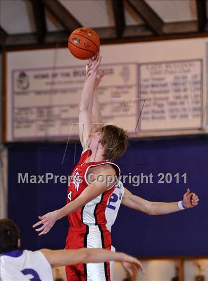 Thumbnail 1 in DuQuoin vs. Harrisburg (IHSA Class 2A Harrisburg Sectional Semifinal) photogallery.