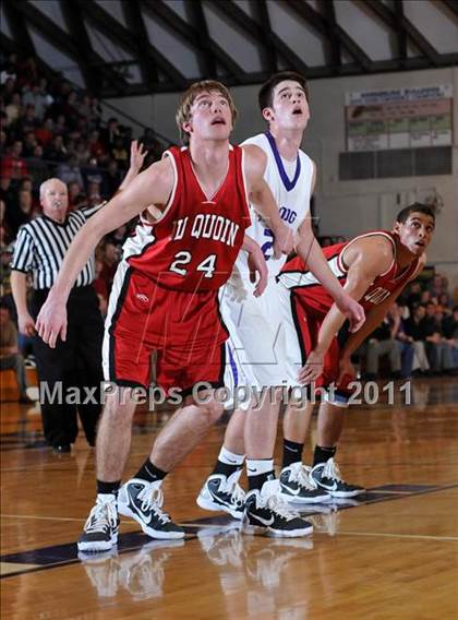 Thumbnail 1 in DuQuoin vs. Harrisburg (IHSA Class 2A Harrisburg Sectional Semifinal) photogallery.