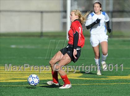 Thumbnail 2 in Hoosick Falls vs. Tully (NYSPHSAA Class C Semifinal) photogallery.