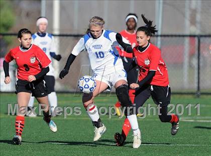 Thumbnail 2 in Hoosick Falls vs. Tully (NYSPHSAA Class C Semifinal) photogallery.