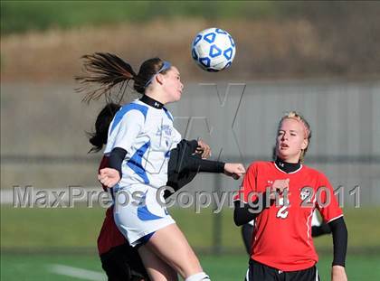 Thumbnail 2 in Hoosick Falls vs. Tully (NYSPHSAA Class C Semifinal) photogallery.