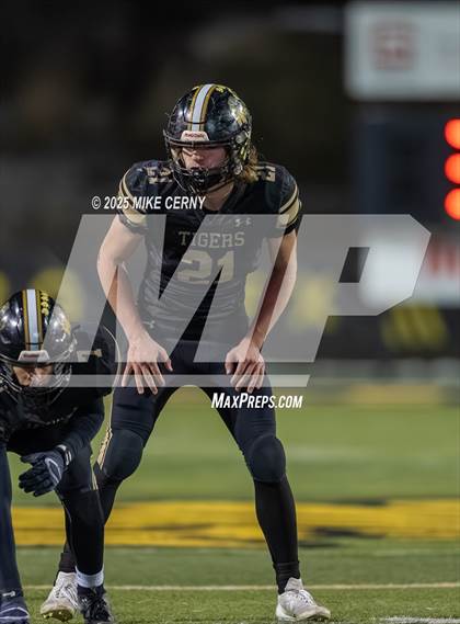 Thumbnail 2 in Worth County/Northeast Nodaway vs. Rock Port (MSHSAA 8-Man Final) photogallery.