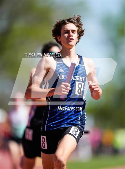 Thumbnail 2 in CHSAA Final 4A ( 4x800 Relay) photogallery.