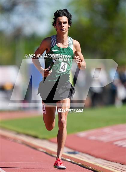 Thumbnail 2 in CHSAA Final 4A ( 4x800 Relay) photogallery.