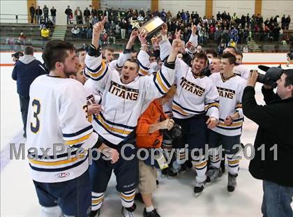 Thumbnail 3 in Webster Thomas vs. Brockport (Section 5 Division II Final) photogallery.
