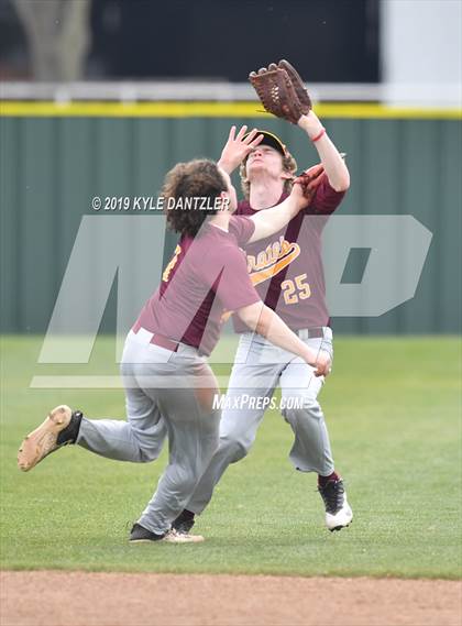 Thumbnail 2 in Howe vs Collinsville (Lindsay Tournament) photogallery.