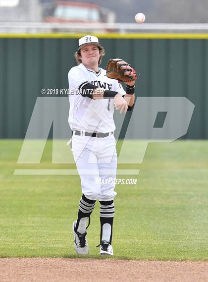 Thumbnail 3 in Howe vs Collinsville (Lindsay Tournament) photogallery.