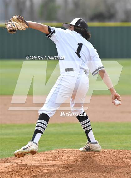 Thumbnail 2 in Howe vs Collinsville (Lindsay Tournament) photogallery.