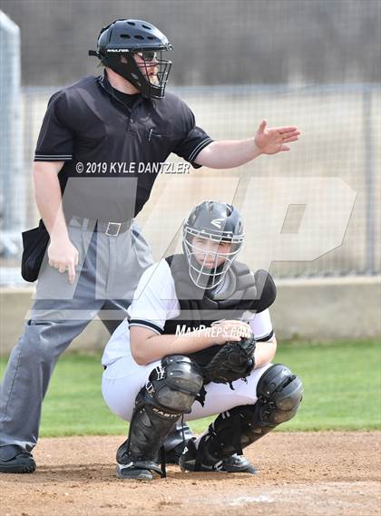 Thumbnail 2 in Howe vs Collinsville (Lindsay Tournament) photogallery.