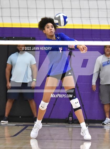 Thumbnail 3 in Bishop Gorman vs. Skyview (Durango Fall Classic) photogallery.