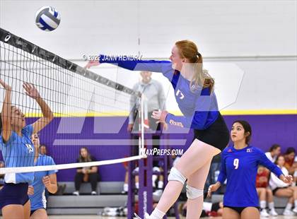 Thumbnail 3 in Bishop Gorman vs. Skyview (Durango Fall Classic) photogallery.