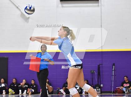 Thumbnail 2 in Bishop Gorman vs. Skyview (Durango Fall Classic) photogallery.