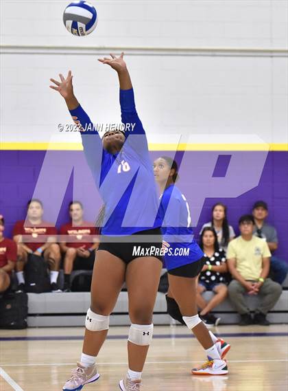 Thumbnail 3 in Bishop Gorman vs. Skyview (Durango Fall Classic) photogallery.
