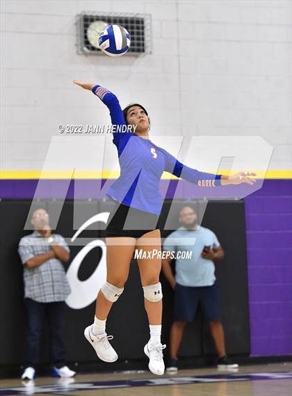 Thumbnail 1 in Bishop Gorman vs. Skyview (Durango Fall Classic) photogallery.