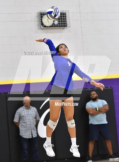 Thumbnail 2 in Bishop Gorman vs. Skyview (Durango Fall Classic) photogallery.