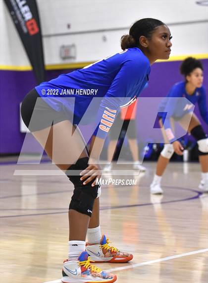 Thumbnail 3 in Bishop Gorman vs. Skyview (Durango Fall Classic) photogallery.