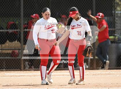 Thumbnail 1 in Mater Dei vs. Edison (Alan Dugard Classic) photogallery.
